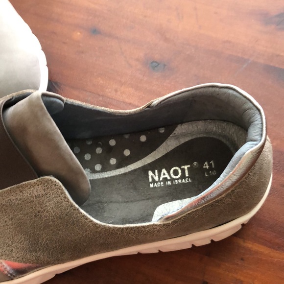 Stepping out in comfort and style. - Picture 4 of 4